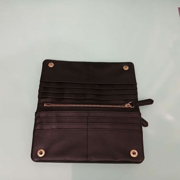 Black Leather Wallet with Decorative Stitching - Picture 6 of 8